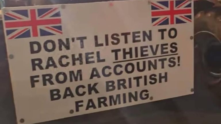 Farmers stage midnight blockade of supermarket depots over pricing pressure